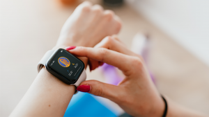 Smartwatch monitor suhu badan